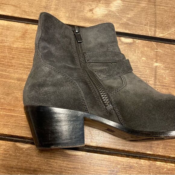 Frye Ellen Buckle Short Booties Gray Suede Leather Size 7 Harness - Picture 10 of 10